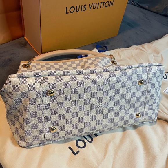 LOUIS VUITTON
DAMIER AZUR ARTSY MM - Brand New Never Used - Picture 7 of 16